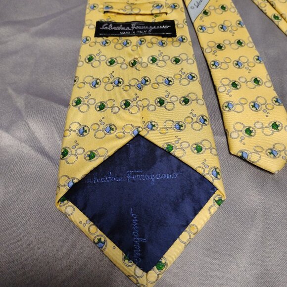 ❤️NWOT SALVATORE FERRAGAMO Yellow Fish Theme Silk Necktie Tie - Picture 4 of 6